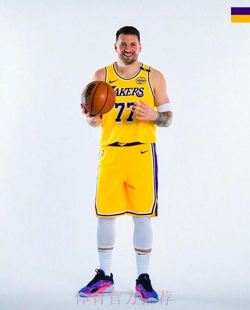 湖人官方：现在向大家介绍全明星首发球员：卢卡-东契奇！